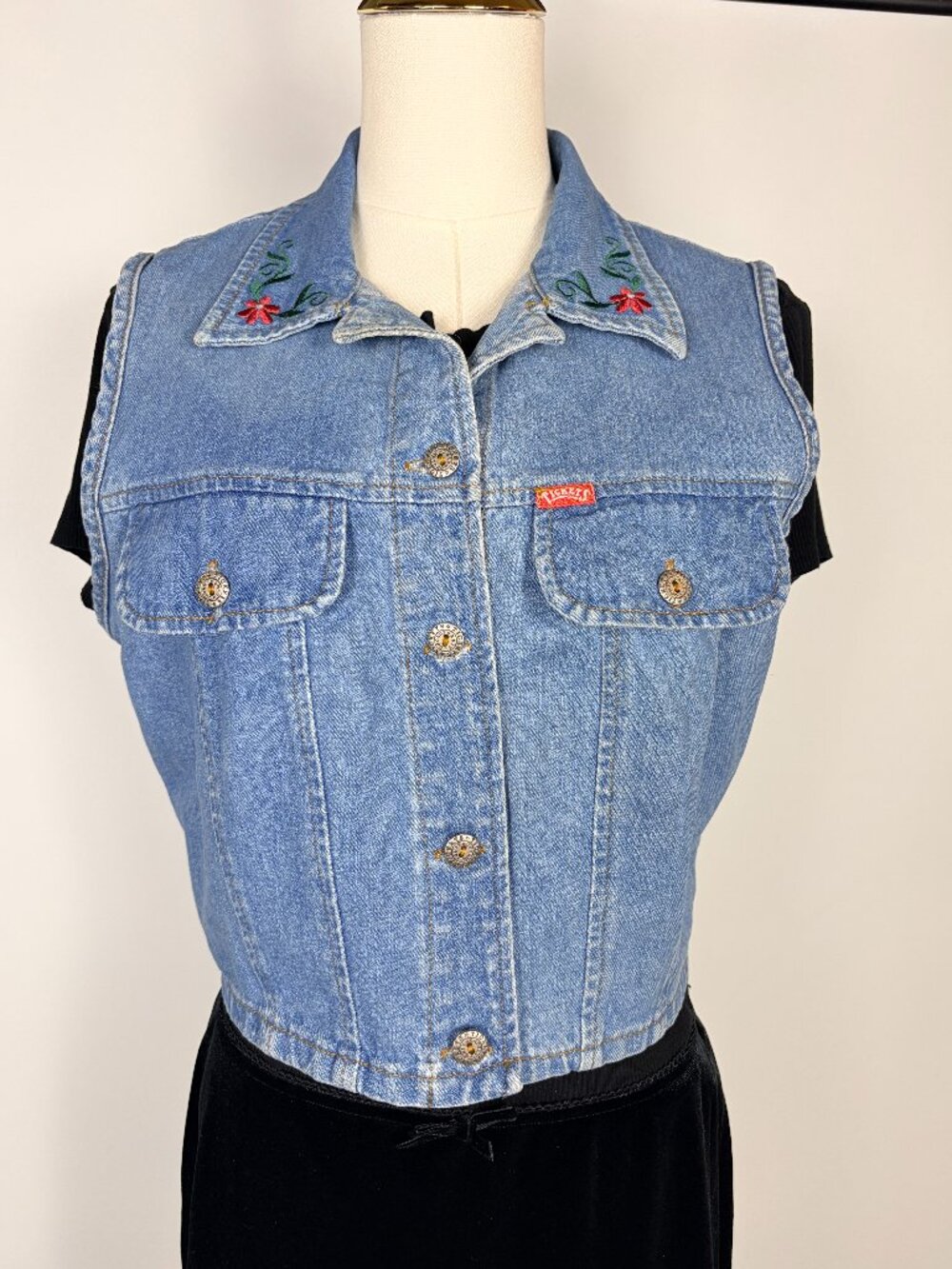 Vintage Tickets Denim Vest Size 9/10 Blue Cropped Floral Embroidered 90s Y2K